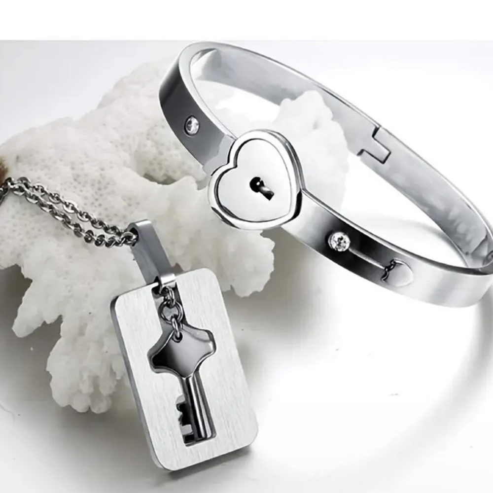 NEW 2 Piece Lock and Key Jewelry Set